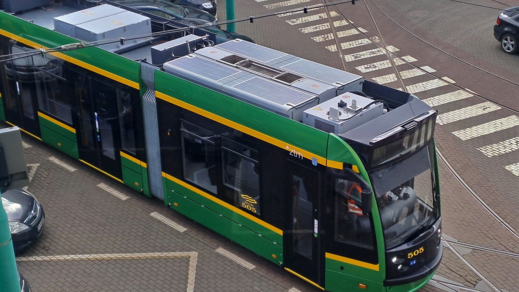 Galeria zdjęć tramwaju Siemens Combino z panelami fotowoltaiczne