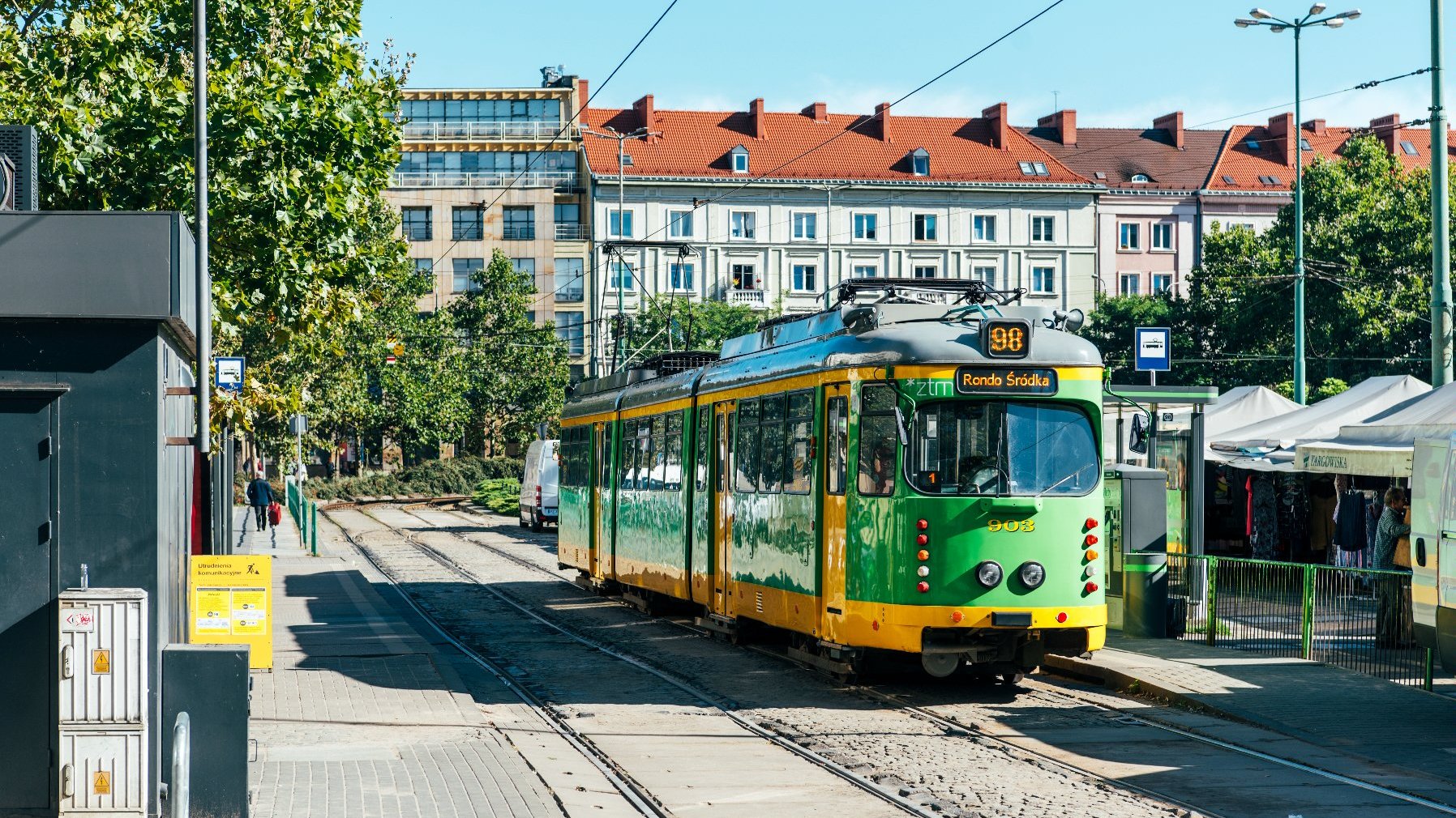 Tramwaj linii 98 na placu Wielkopolskim - grafika artykułu