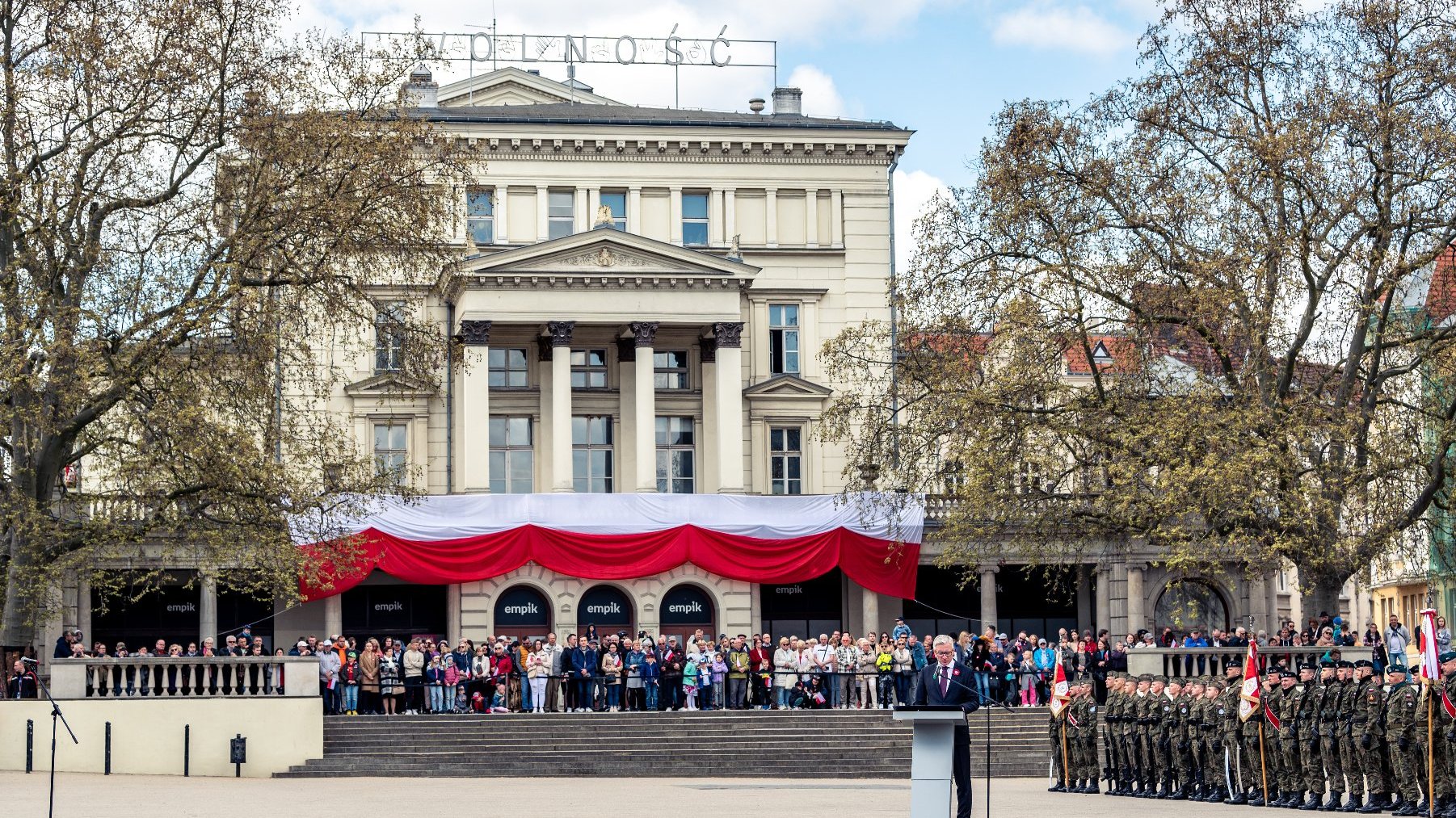 Galeria zdjęć przedstawia obchody Święta Konstytucji 3 Maja w Poznaniu.