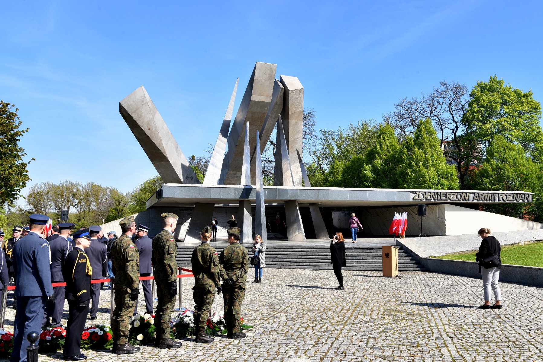 Galeria zdjęć z uroczystości upamiętnienia zakończenia wojny - grafika artykułu