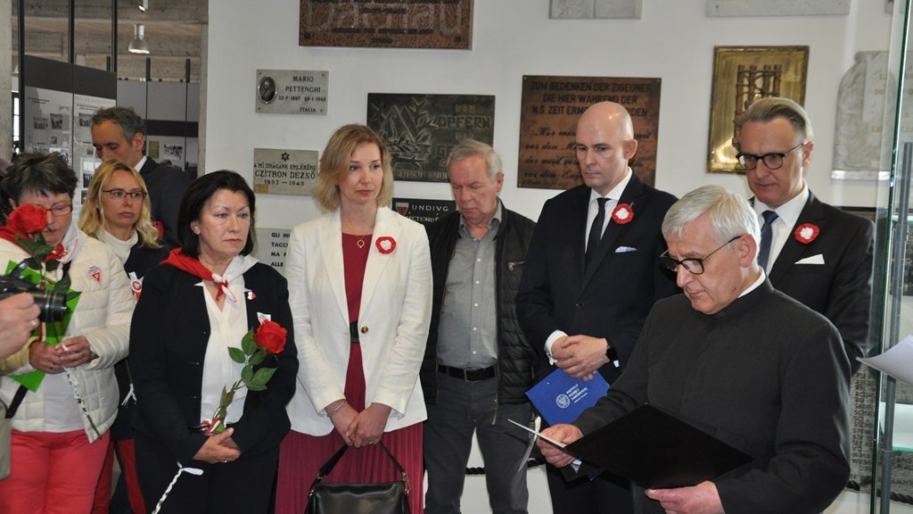 W KZ Dachau w Niemczech odsłonięto tablicę pamiątkową ojca Mariana Żelazka