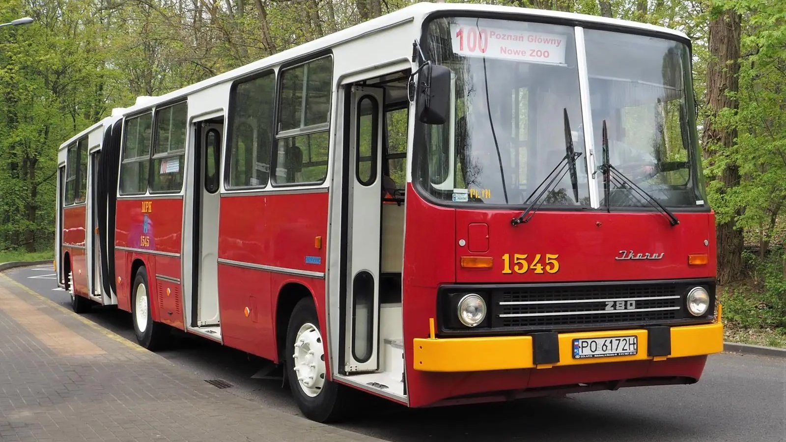 Czerwony Ikarus 280