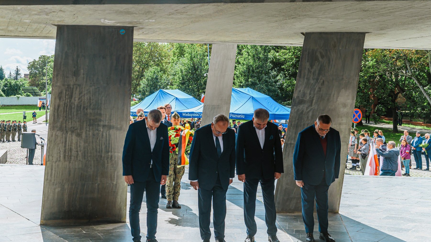 Galeria zdjęć ze składania kwiatów z okazji 84. rocznicy wybuchu II wojny światowej