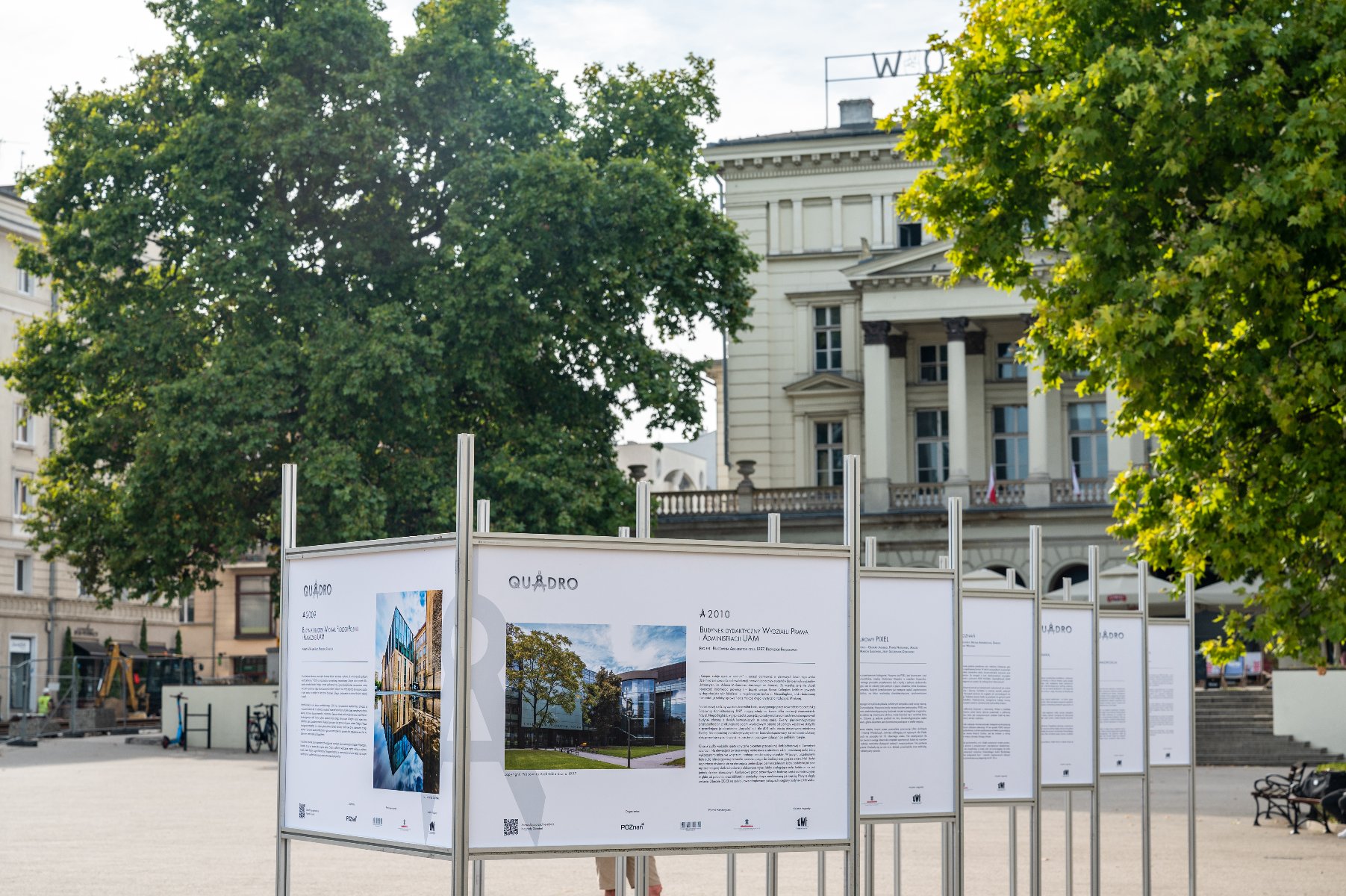 Galeria zdjęć przedstawia plansze plenerowej wystawy na pl. Wolności. - grafika artykułu