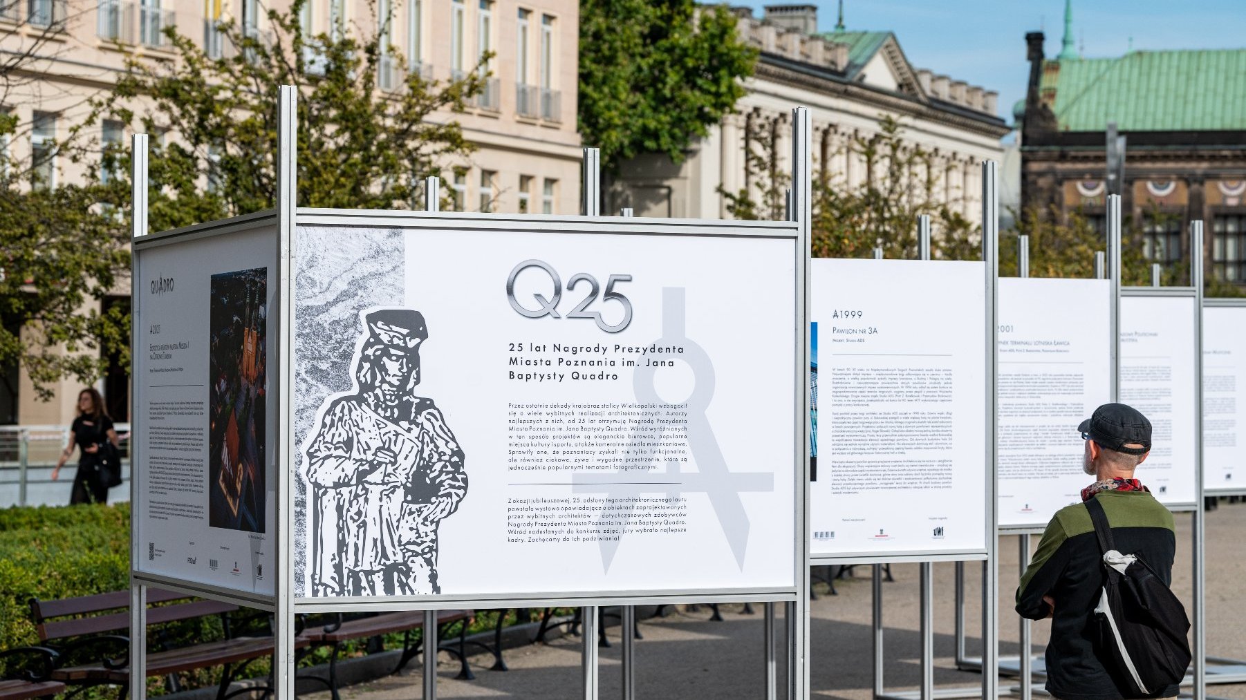 Galeria zdjęć przedstawia plansze plenerowej wystawy na pl. Wolności.