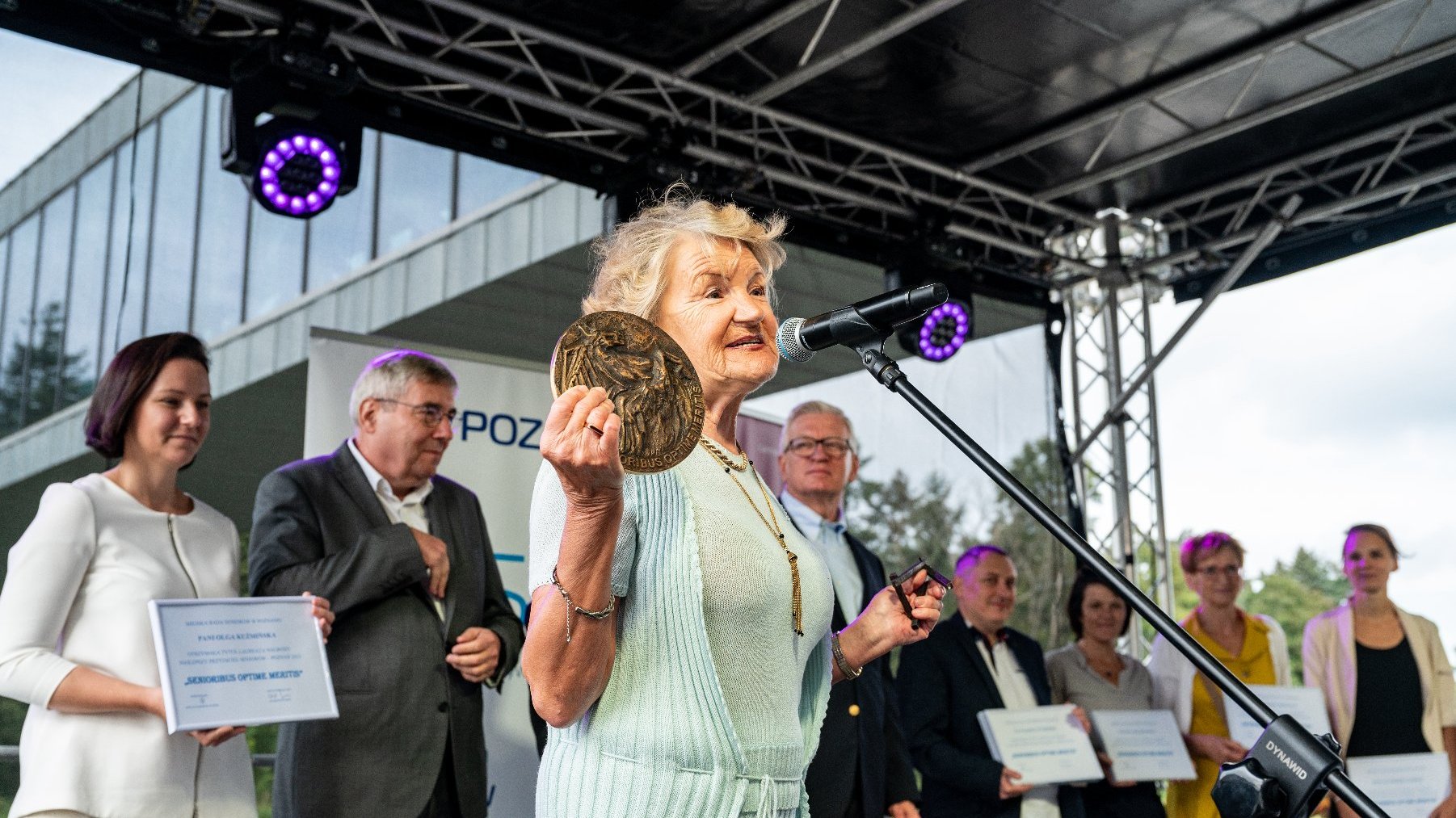 Galeria zdjęć przedstawia inaugurację wydarzenia "Senioralni".