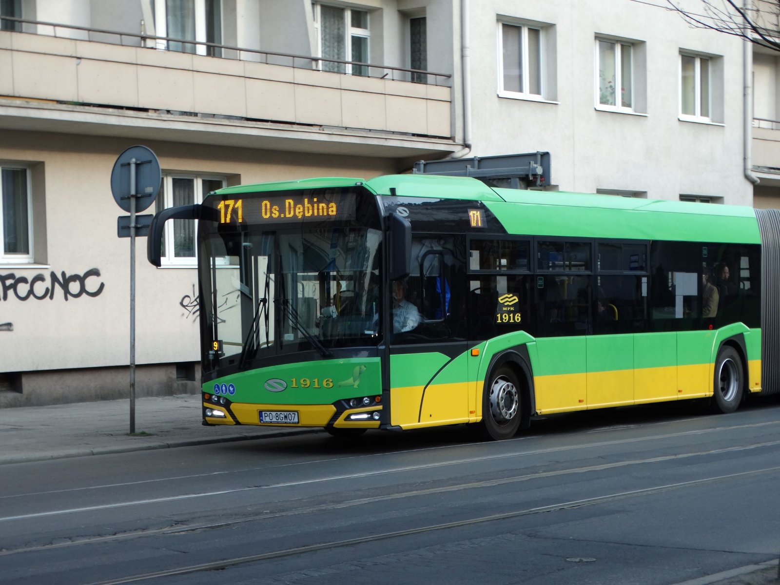 Autobus linii nr 171 - grafika artykułu