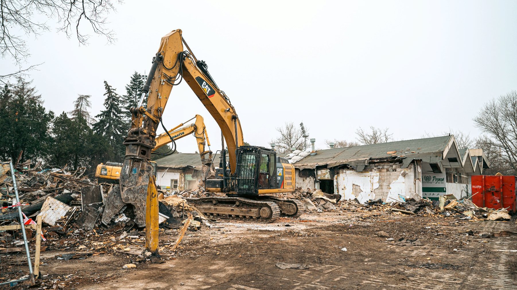 Galeria zdjęć prac rozbiurkowych budynków przy Drodze Dębińskiej 12