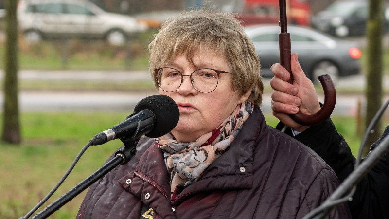 Galeria zdjęć przedstawia fotorelację z otwarcoia skweru im. Jacka Hałasika.