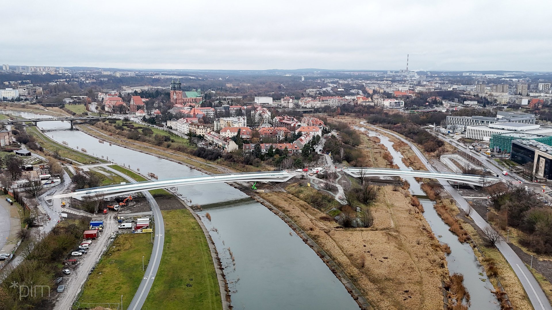 Mosty Berdychowskie nad Wartą. W oddali widać Katedrę