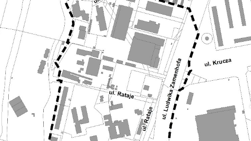 Mapa czarno-biała przedstawiająca fragment miasta lub miasteczka z oznaczonymi ulicami, budynkami i innymi elementami miejskimi.