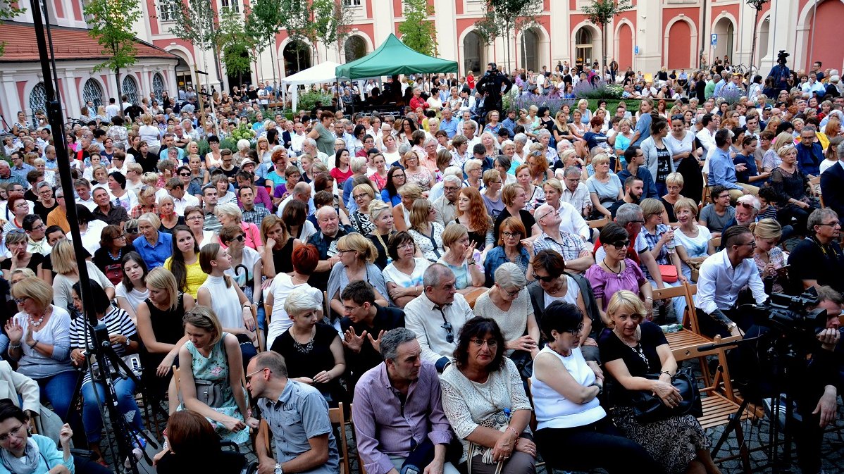 "Biała bluzka" na Wolnym