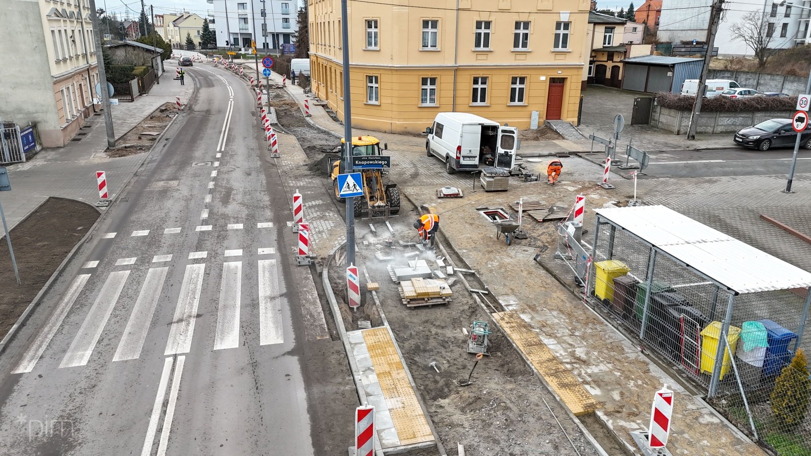 Widok z lotu ptaka na ul. Dmowskiego i skrzyżowanie z ul. Knapowskiego