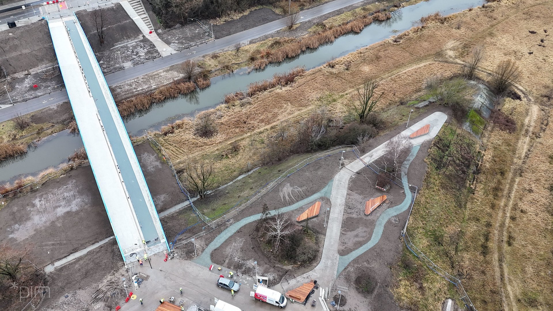 Mosty Berdychowskie nad Wartą z cyplem Ostrowa Tumskiego widziane z góry