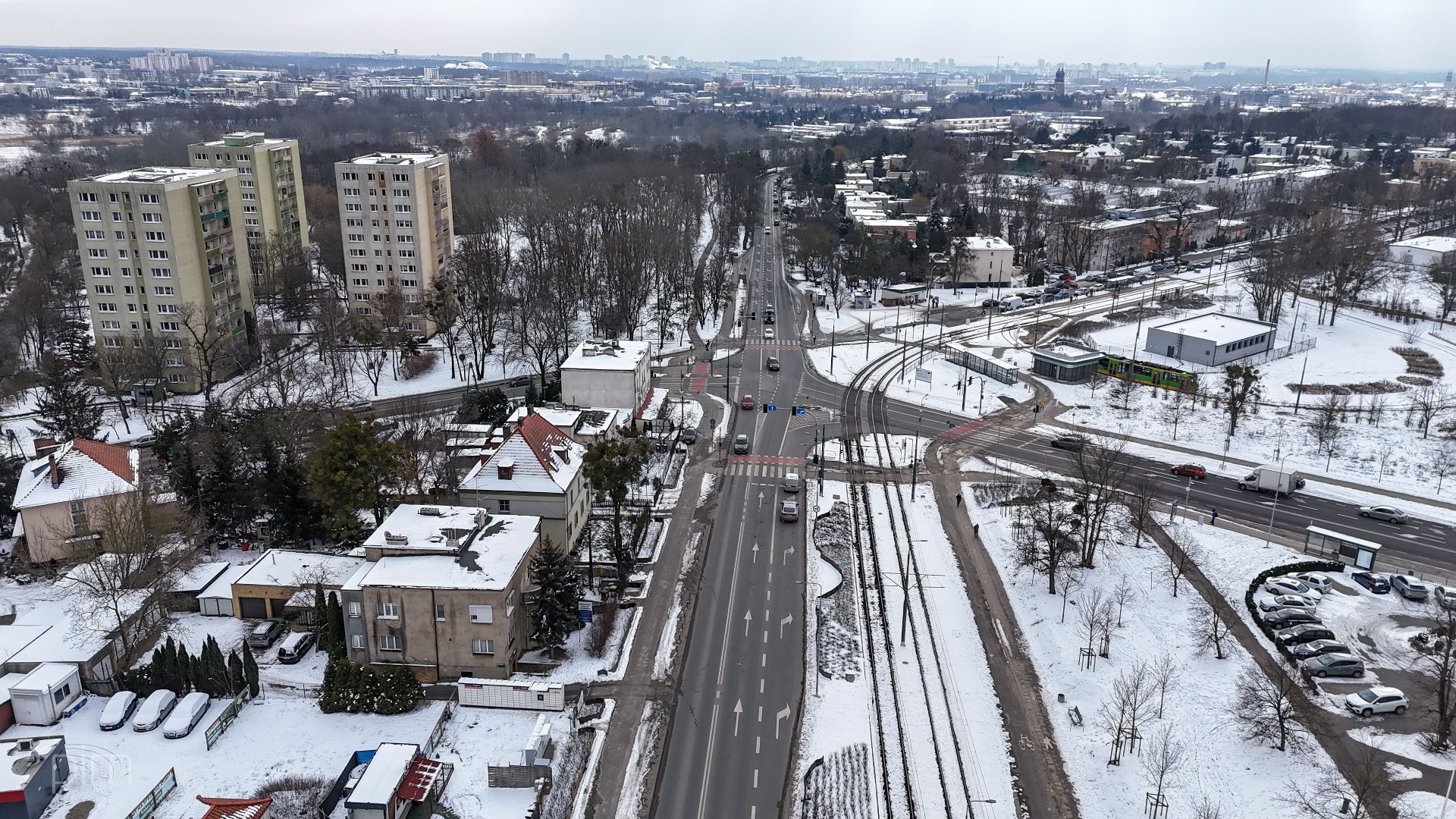 Zdjęcie z drona miejsca w okolicach Wilczaka, gdzie rozpocznie się trasa tramwajowa w stronę centrum