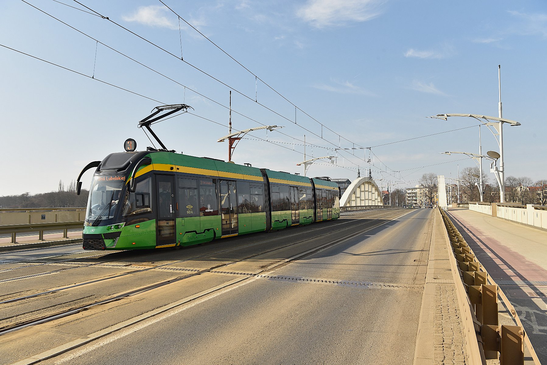 Tramwaj linii nr 3 na moście św. Rocha - grafika artykułu