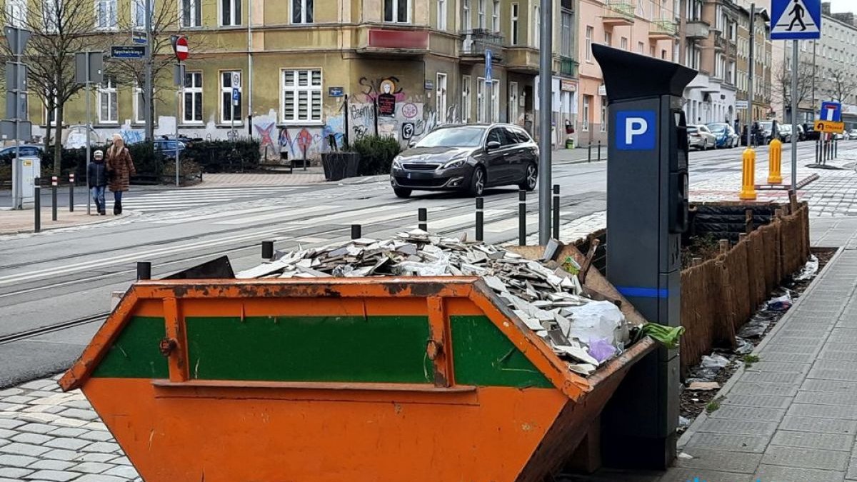 Kontener na poremontowe odpady, fot. ZDM - grafika artykułu