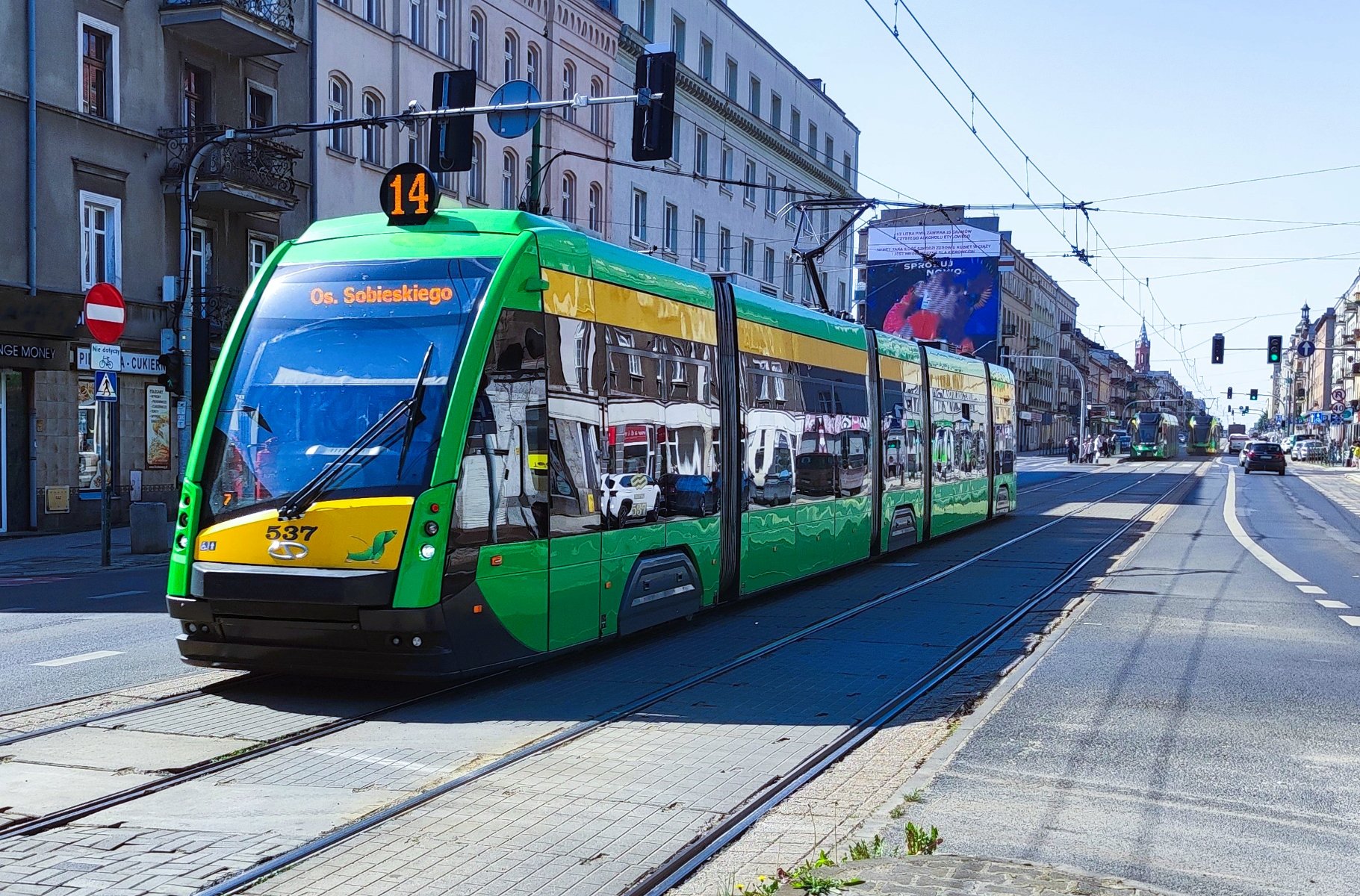 Zmiany na liniach miejskich i podmiejskich podczas długiego weekendu majowego, fot. APS - grafika artykułu