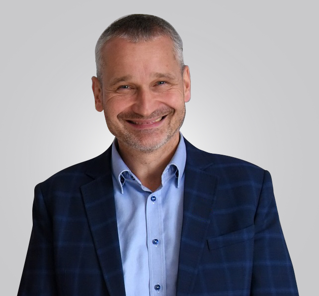 Profile picture of Second Deputy Mayor. Smiling man wearing navy suit and azure shirt.