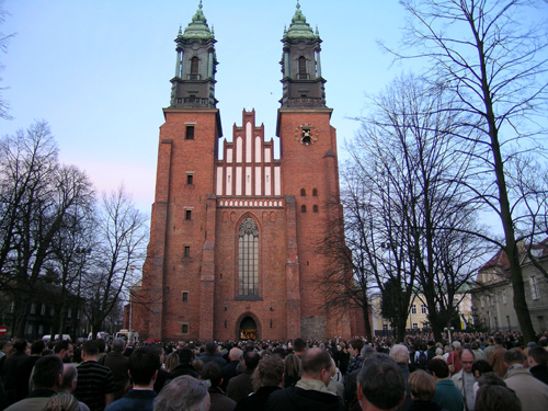 Tłumy poznaniaków modlą się za papieża