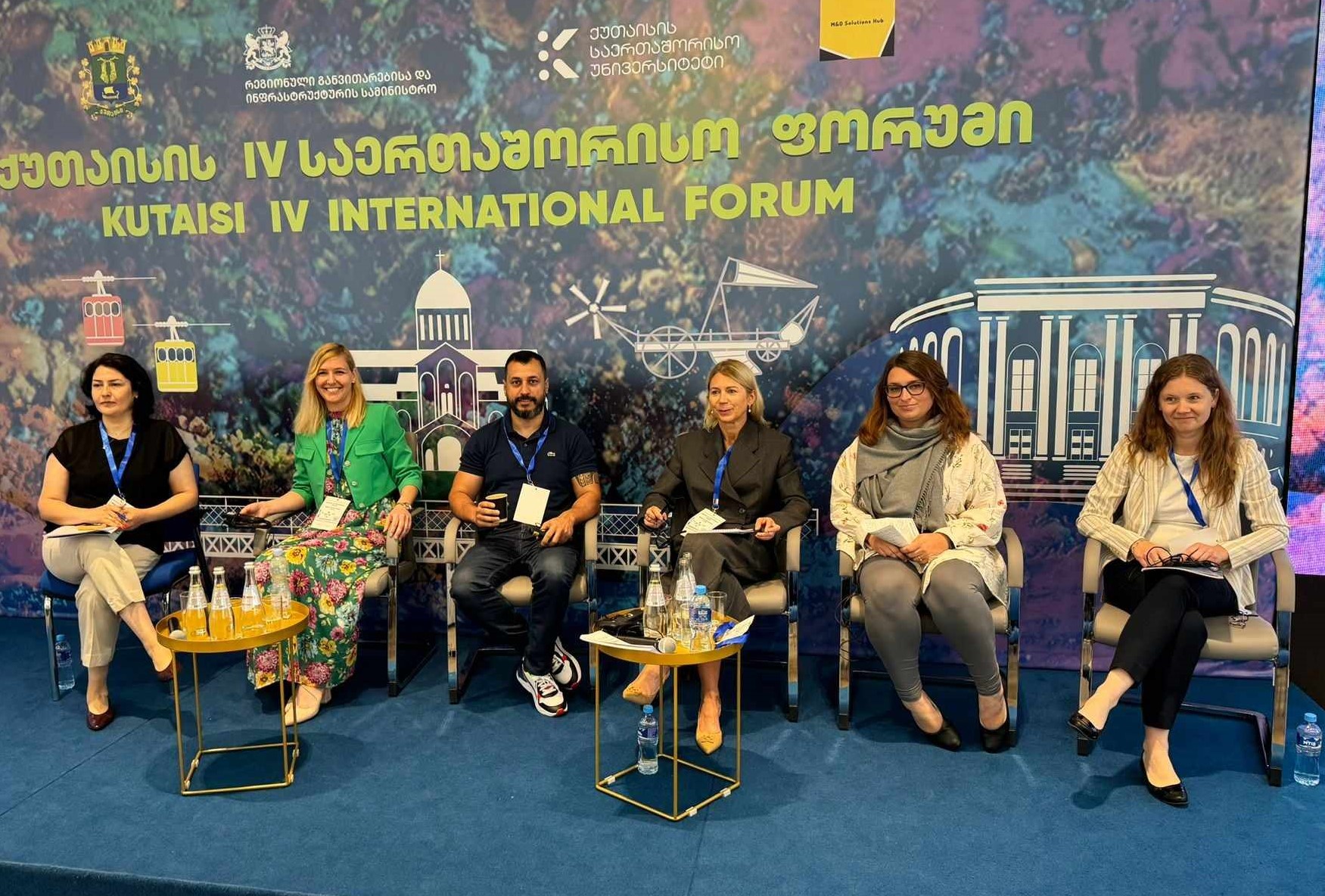 Uczestnicy panelu w trakcie Międzynarodowego Forum Kutaisi