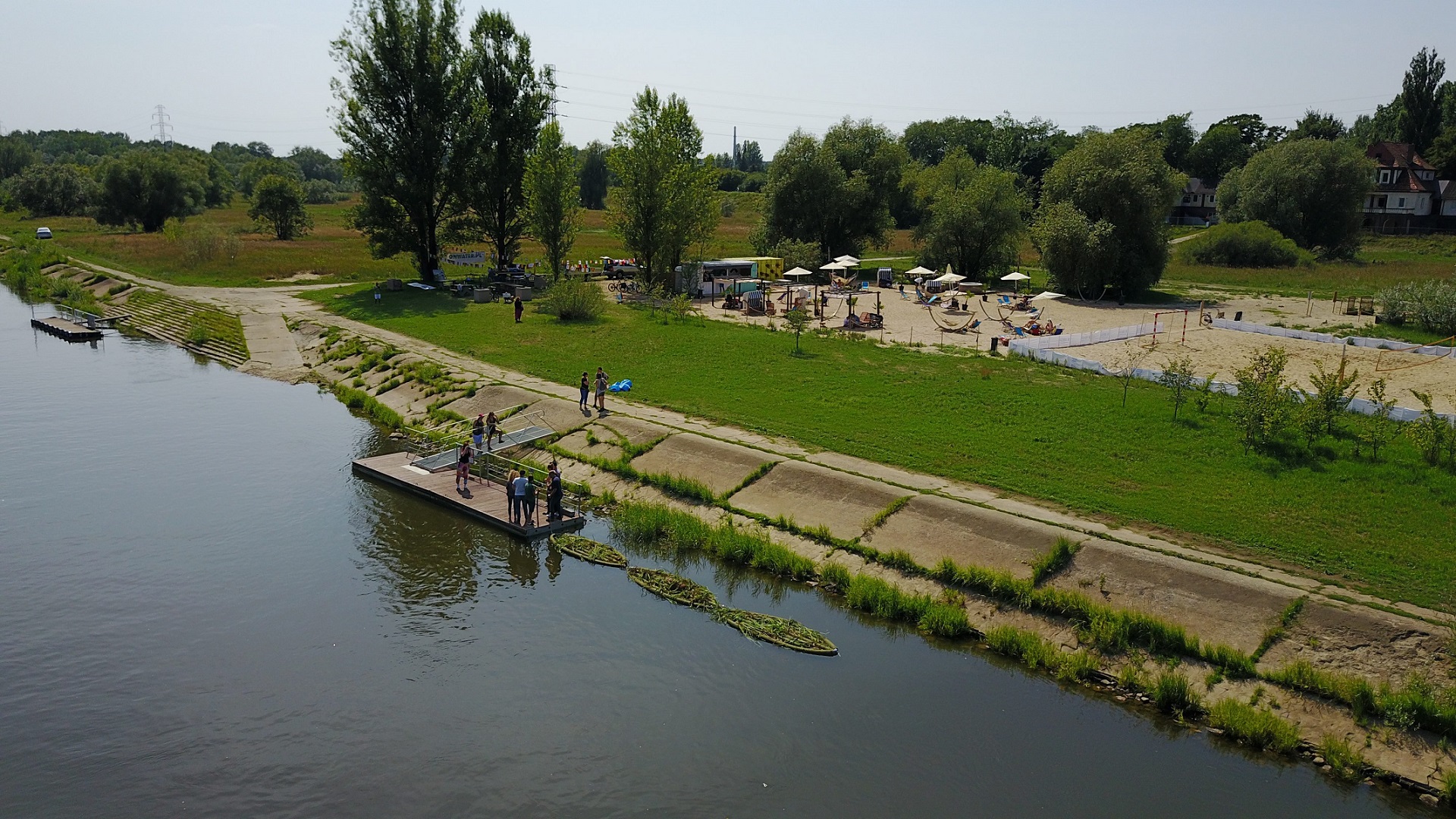 Ogrody pływające na rzece Warcie przy plaży miejskiej na Wildzie, autor - M. Czapliński