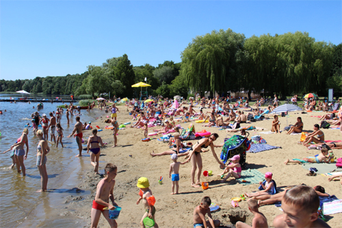 plaża nad jeziorem Rusałka