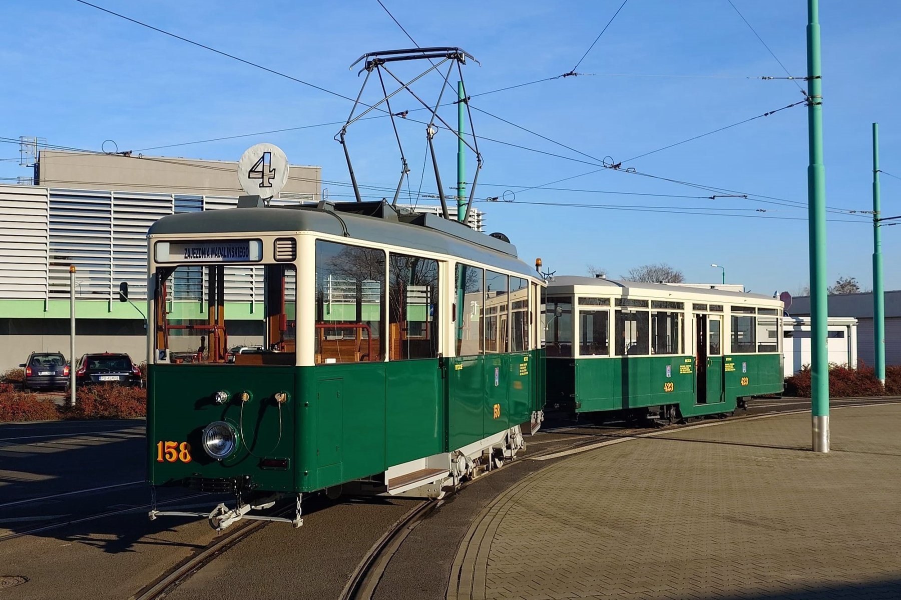 Z przodu - wagon motorowy KSW Heidelberg. Z tyłu - wagon doczepny S2D tzw. Duży Szczeciniak - grafika artykułu