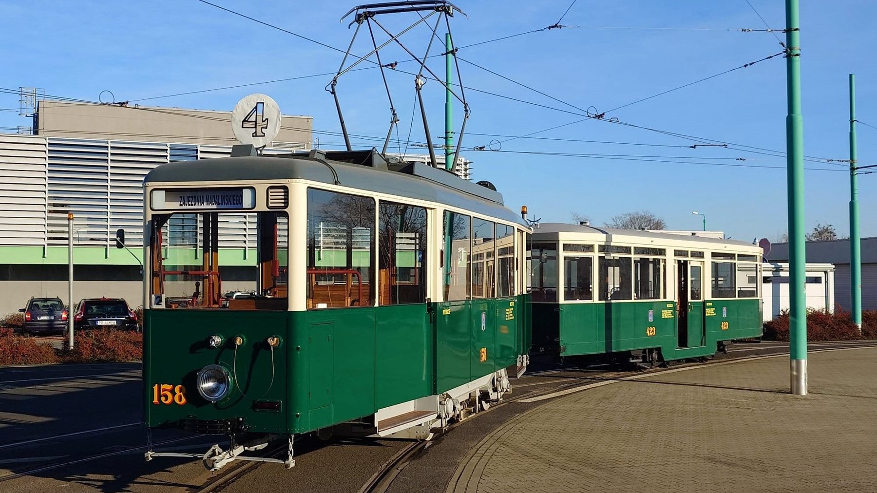 Z przodu - wagon motorowy KSW Heidelberg. Z tyłu - wagon doczepny S2D tzw. Duży Szczeciniak