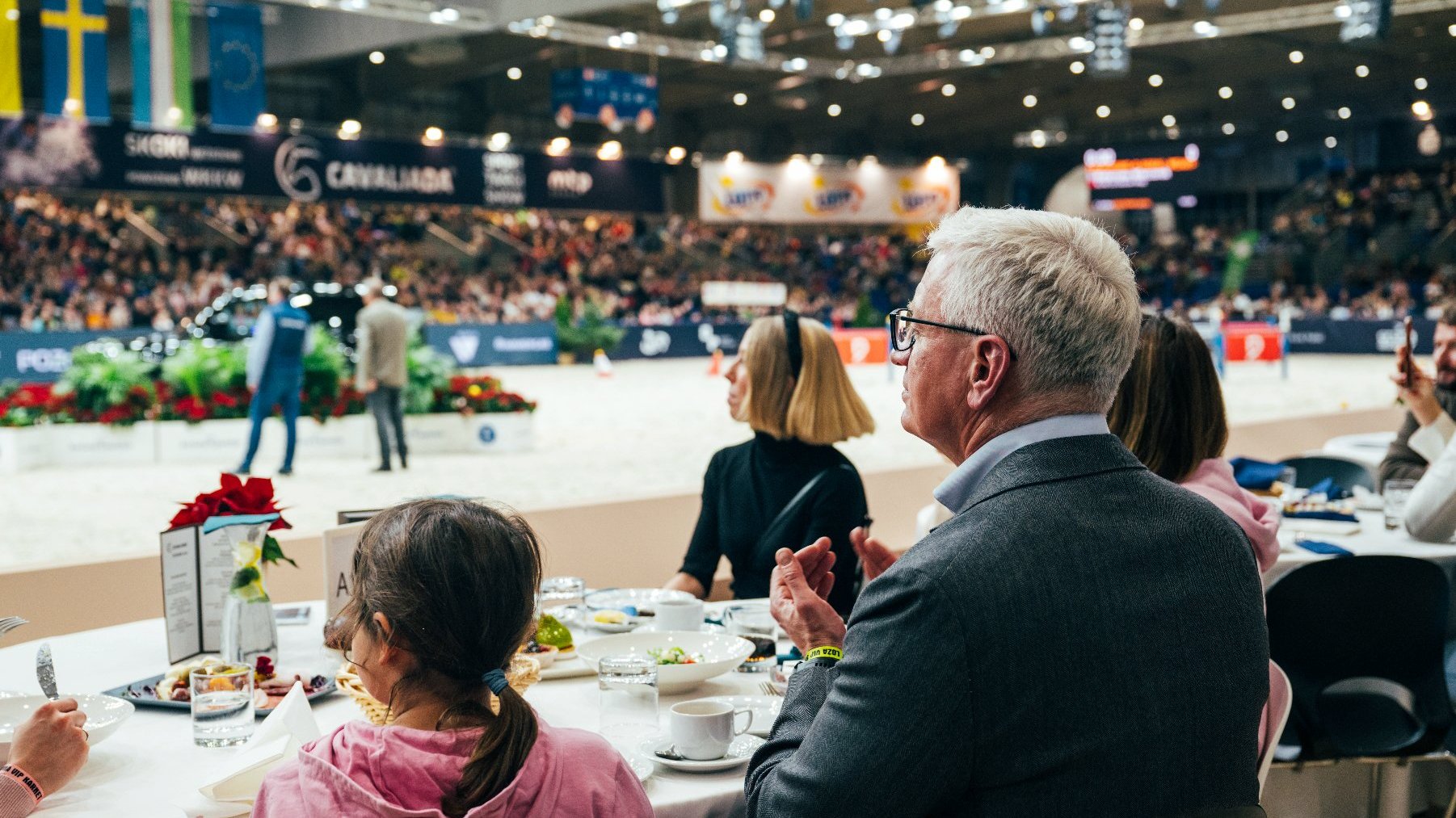 Na zdjęciu prezydent Poznania oglądający pokazy na Cavaliadzie