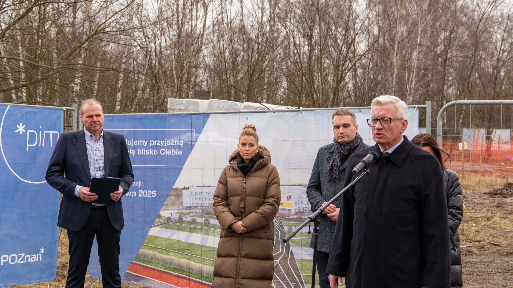 Galeria zdjęć z podpisania aktu erekcyjnego i wmurowania kapsuły czasu przy szkole na Strzeszynie