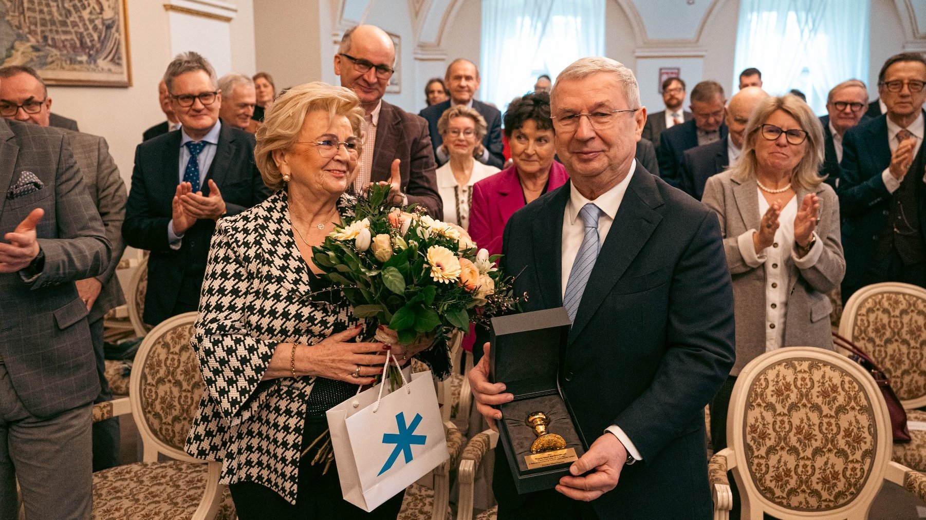 Na zdjęciu laureat z żoną