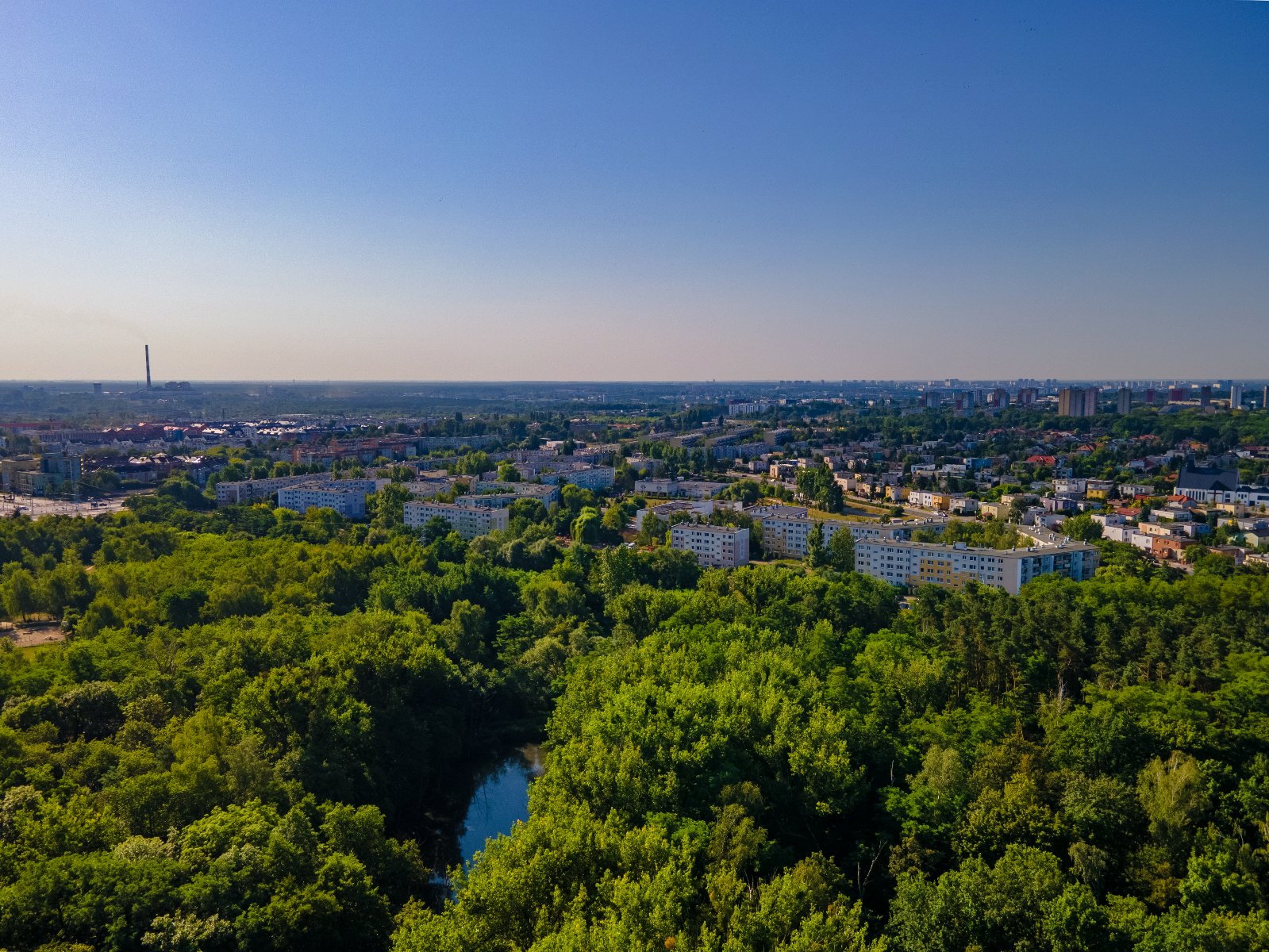 Na zdjęciu rezerwat Żurawiniec widziany z lotu ptaka - grafika artykułu