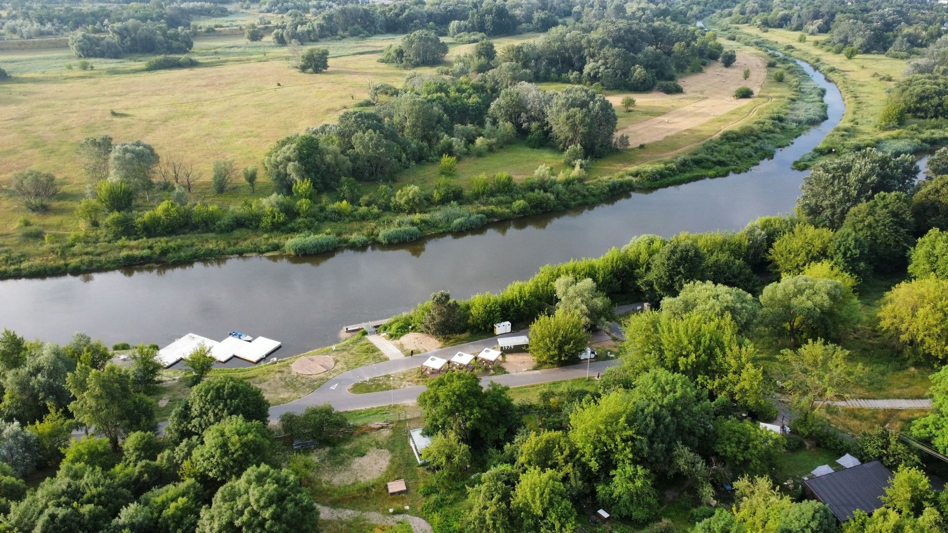 Widok z lotu ptaka na Przystań Ogrodu Szeląg - grafika artykułu