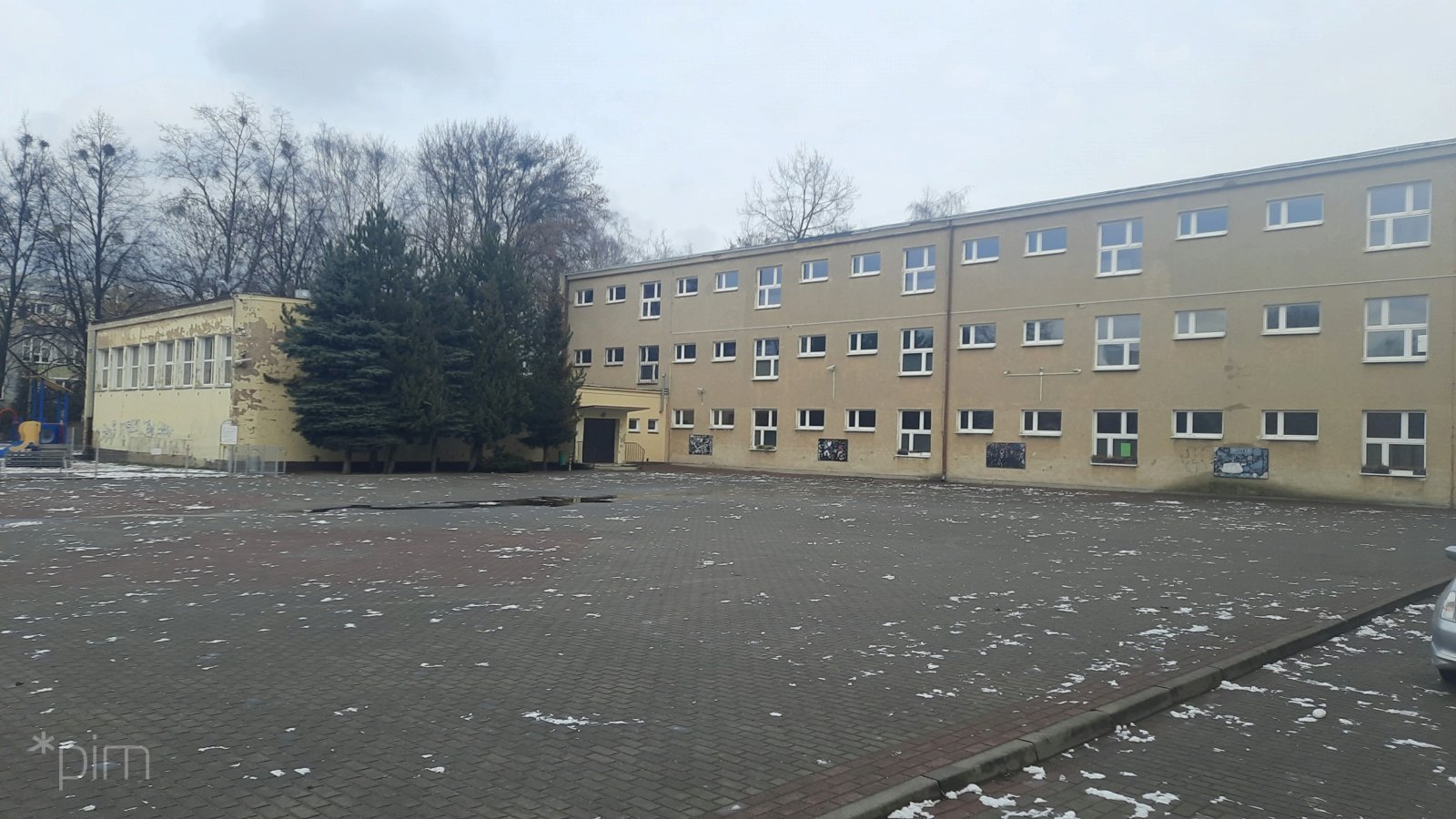 Trzy szkoły przejdą w tym roku termomodernizację: na osiedlu Oświecenia, przy ul. Dmowskiego oraz przy ul. Sochaczewskiej fot PIM