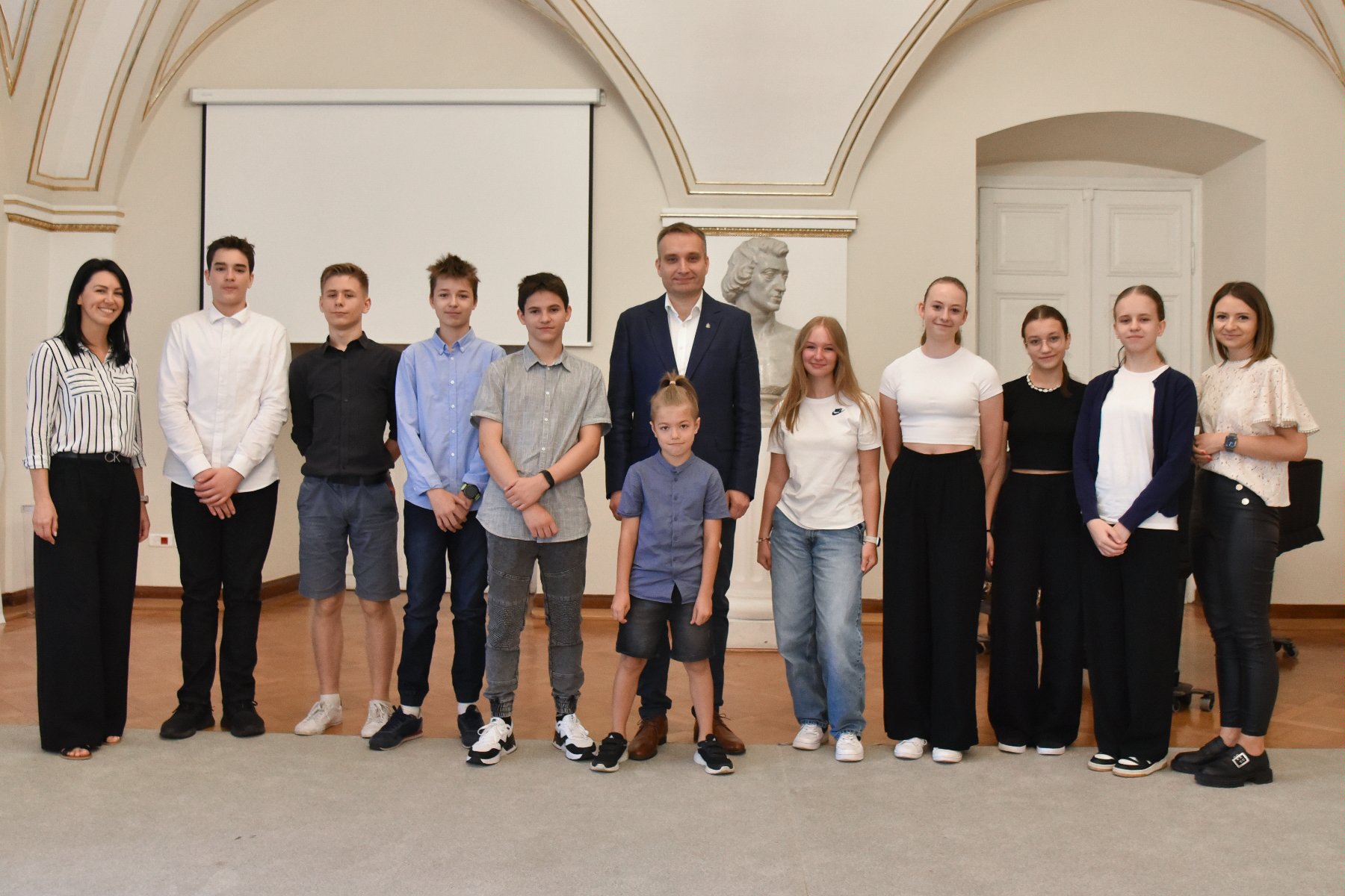 Uczniowie zwiedzili budynek urzędu i spotkali się z zastępcą prezydenta Poznania - grafika artykułu
