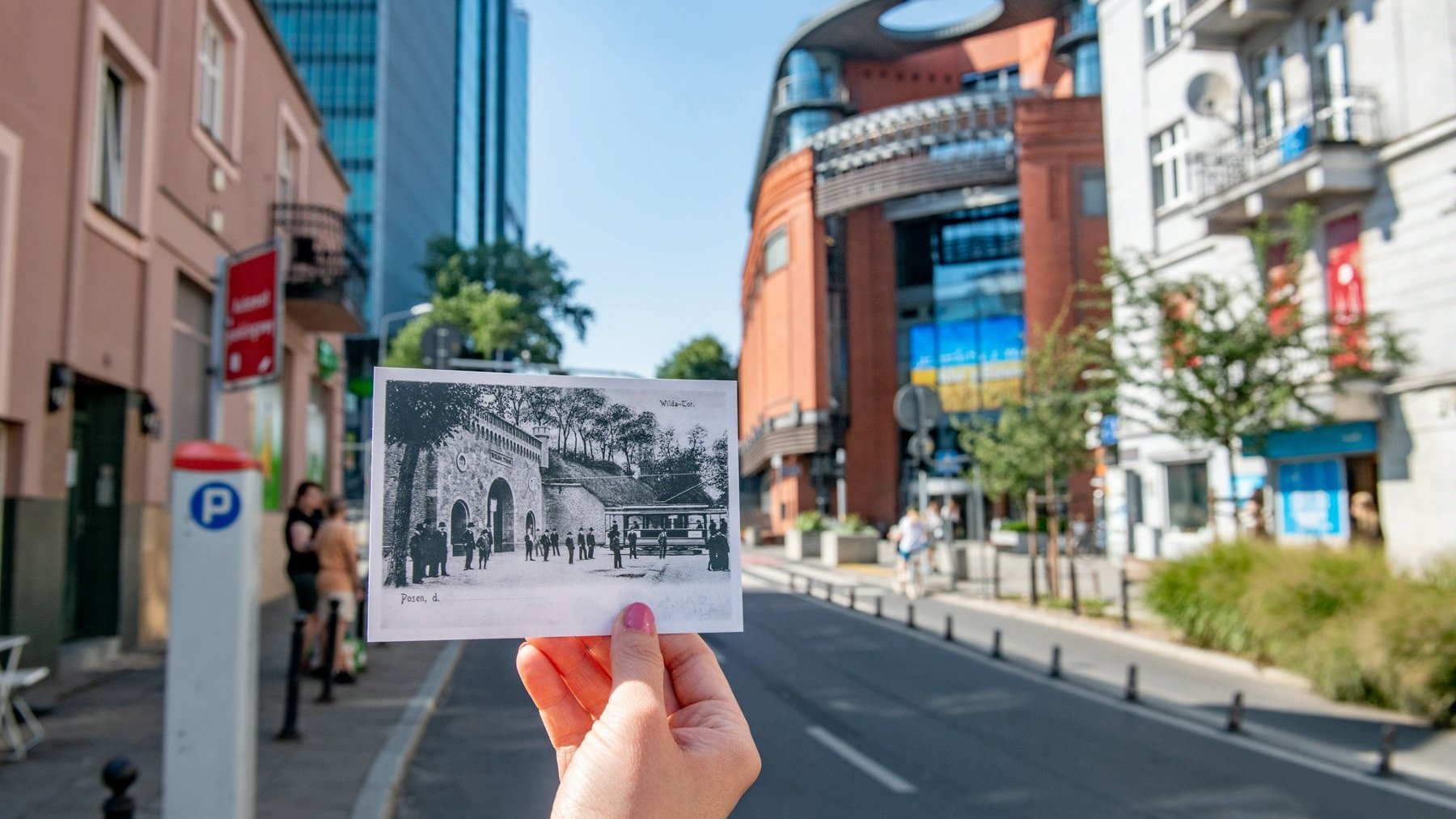 Galeria zdjęć przedstawia mapy i pocztówki Fest Fyrtle.