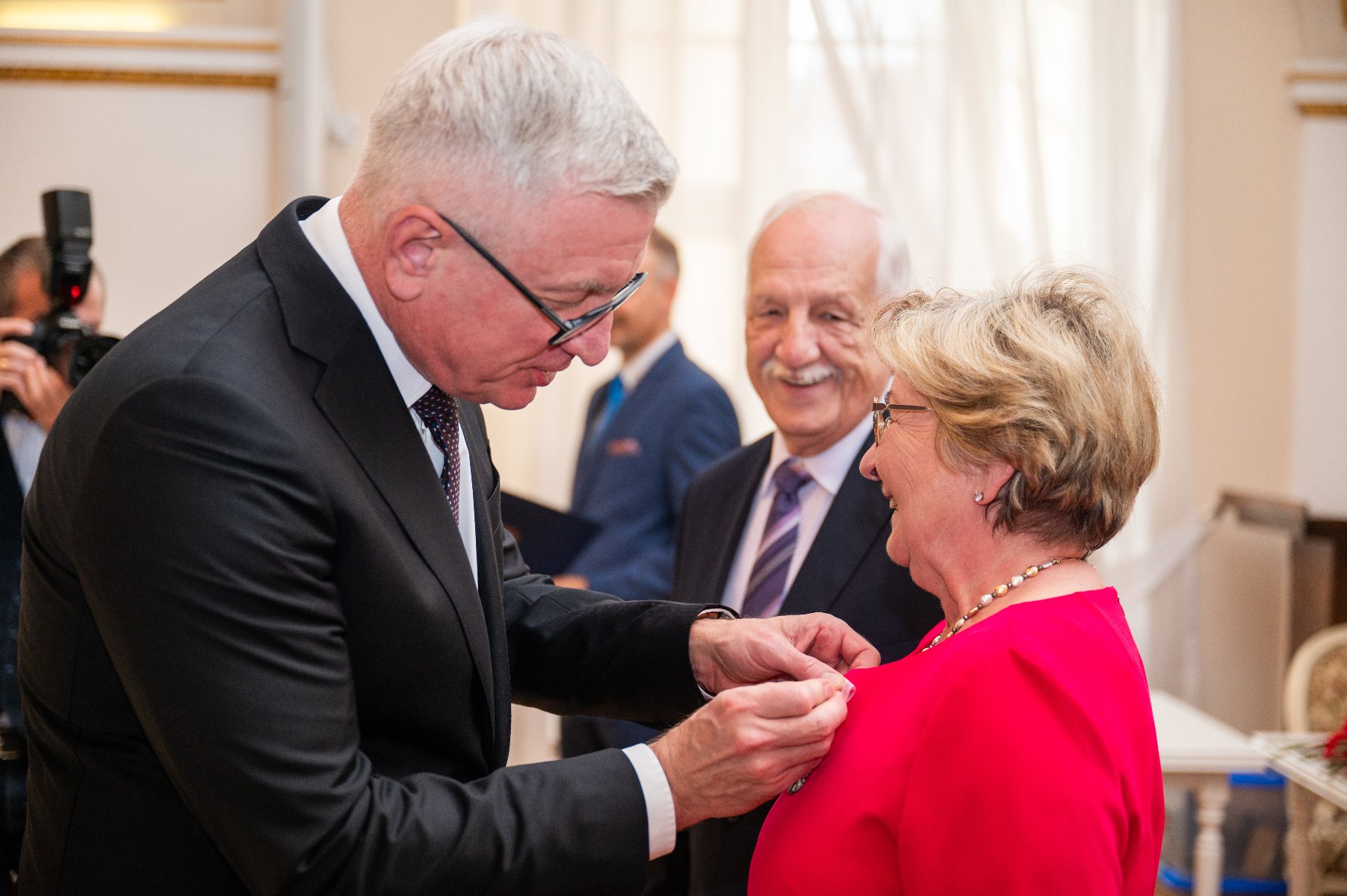 Jacek Jaśkowiak wręcza Medal za Długoletnie Pożycie Małżeńskie - grafika artykułu