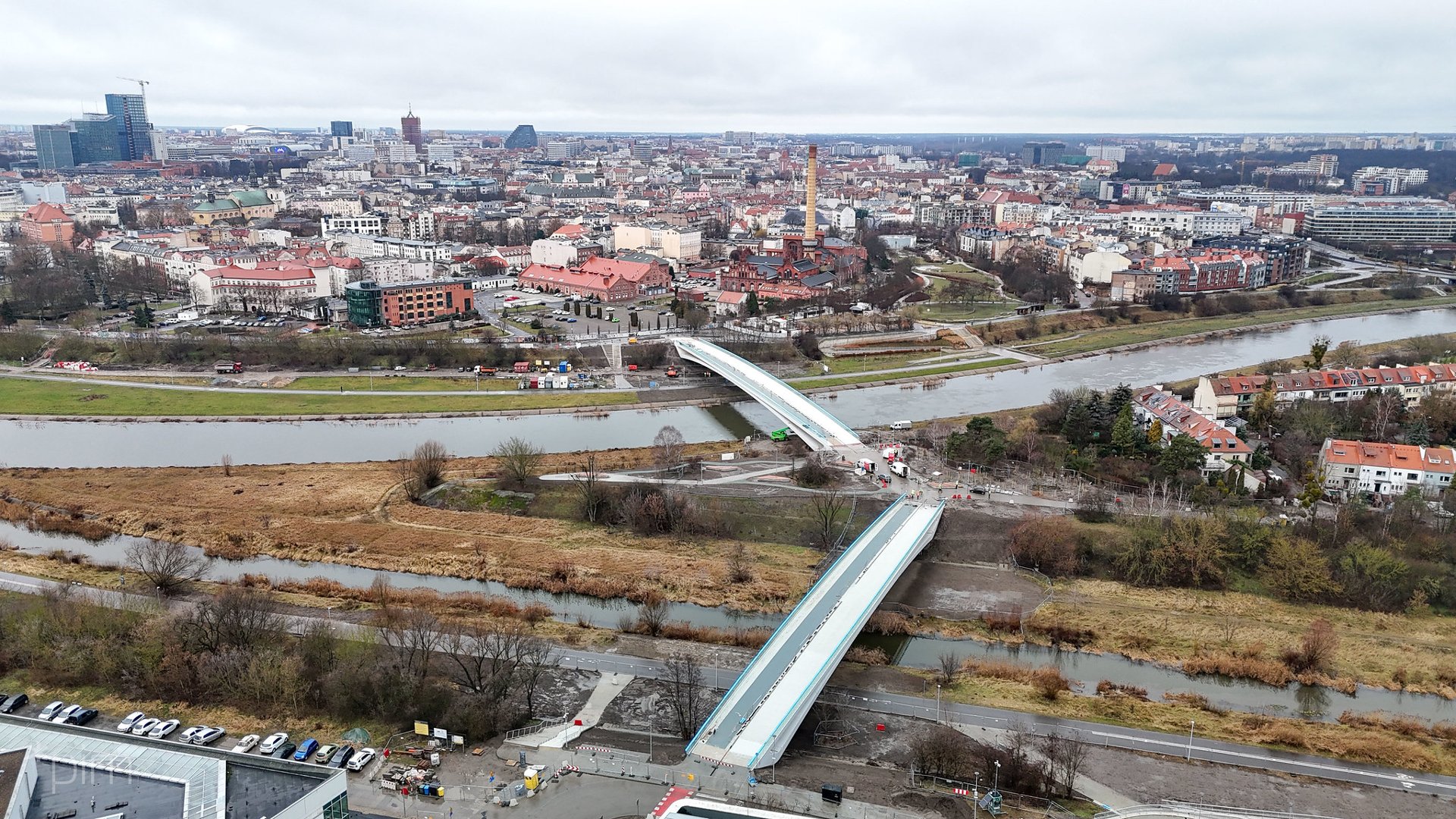 Mosty Berdychowskie nad Wartą. W oddali widać Stare Miasto - grafika artykułu