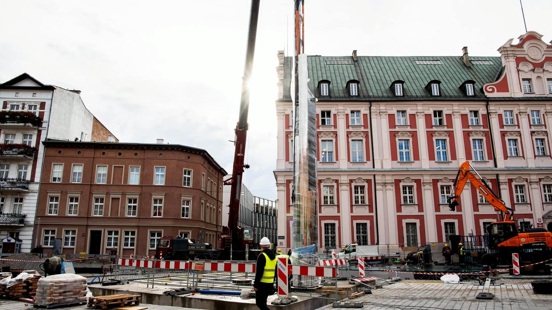 Zegar Historii stanął na placu Kolegiackim - grafika artykułu