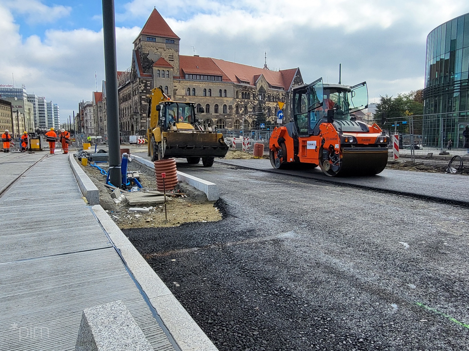 Nowa nawierzchnia na ul. Św. Marcin i al. Niepodległości (foto: PIM) - grafika artykułu