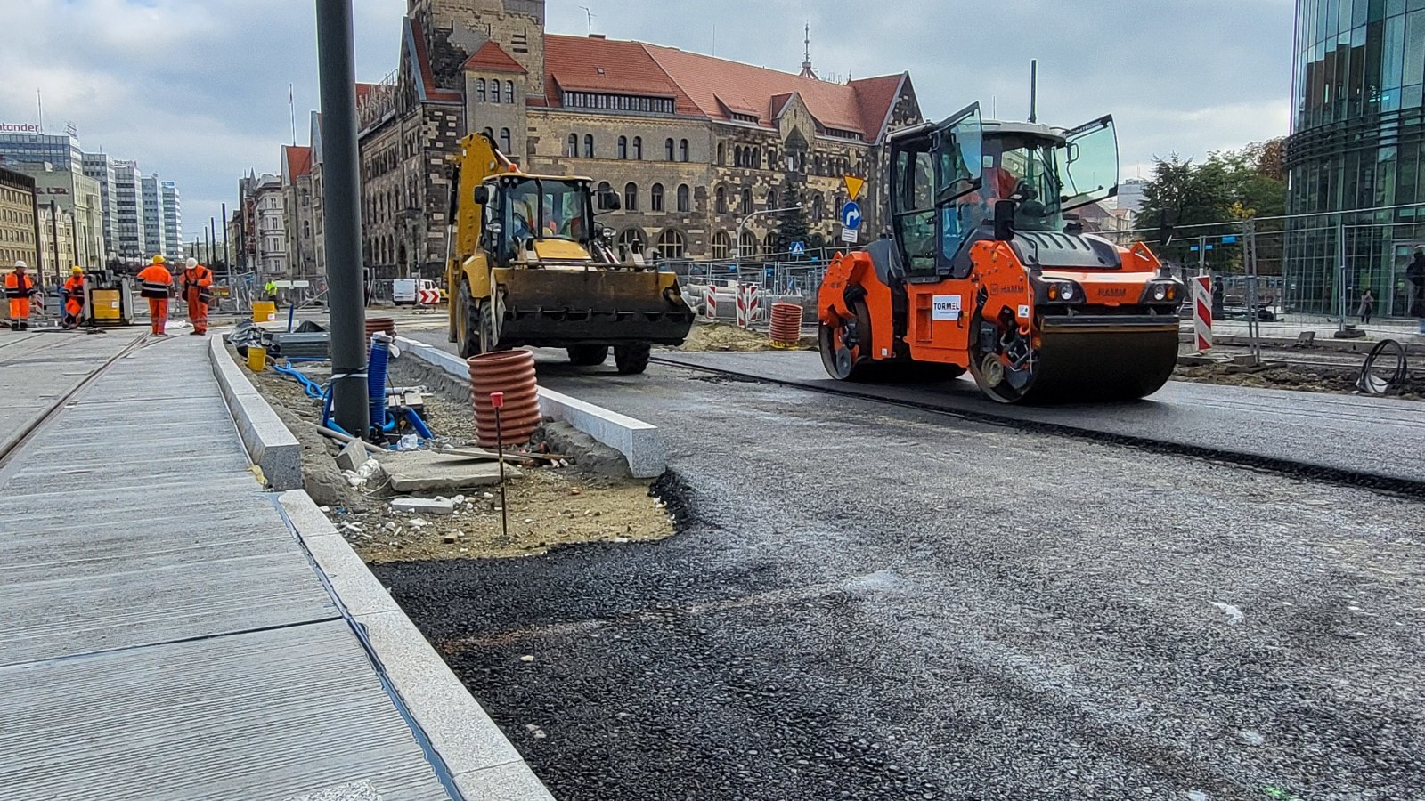 Nowa nawierzchnia na ul. Św. Marcin i al. Niepodległości (foto: PIM)