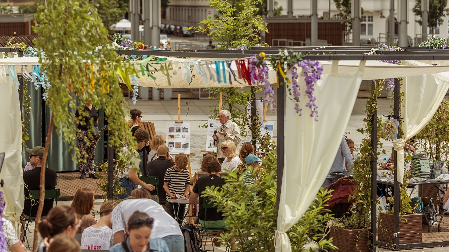 Widok ogólny na Rynek Łazarski podczas Łazarskiego Lata.