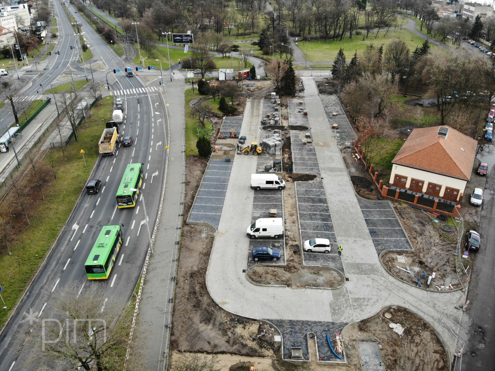 Budowa parkingu, widok z góry. - grafika artykułu