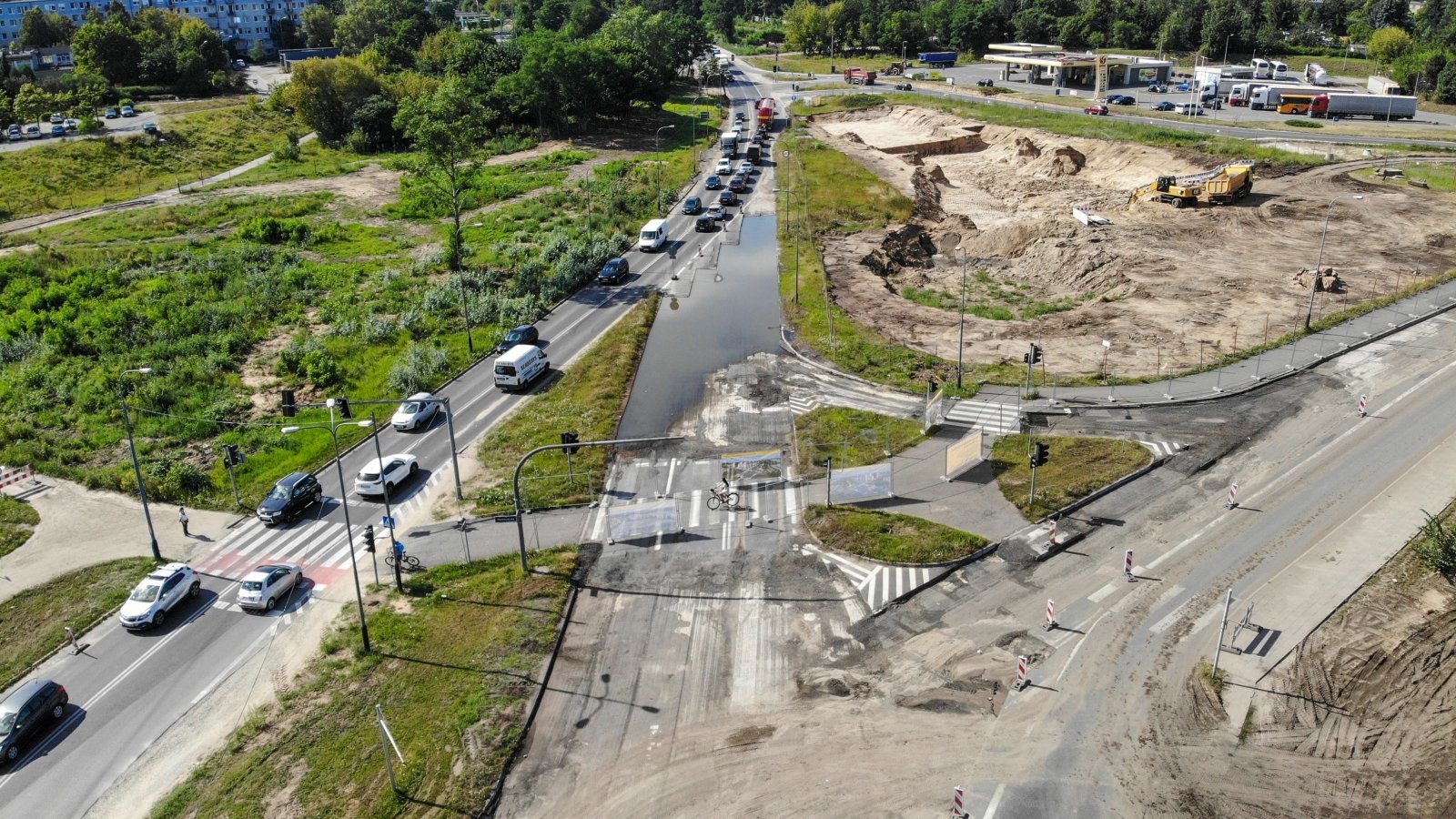 Zdjęcie przedstawia plac budowy trasy tramwajowej na Naramowice widziany z góry