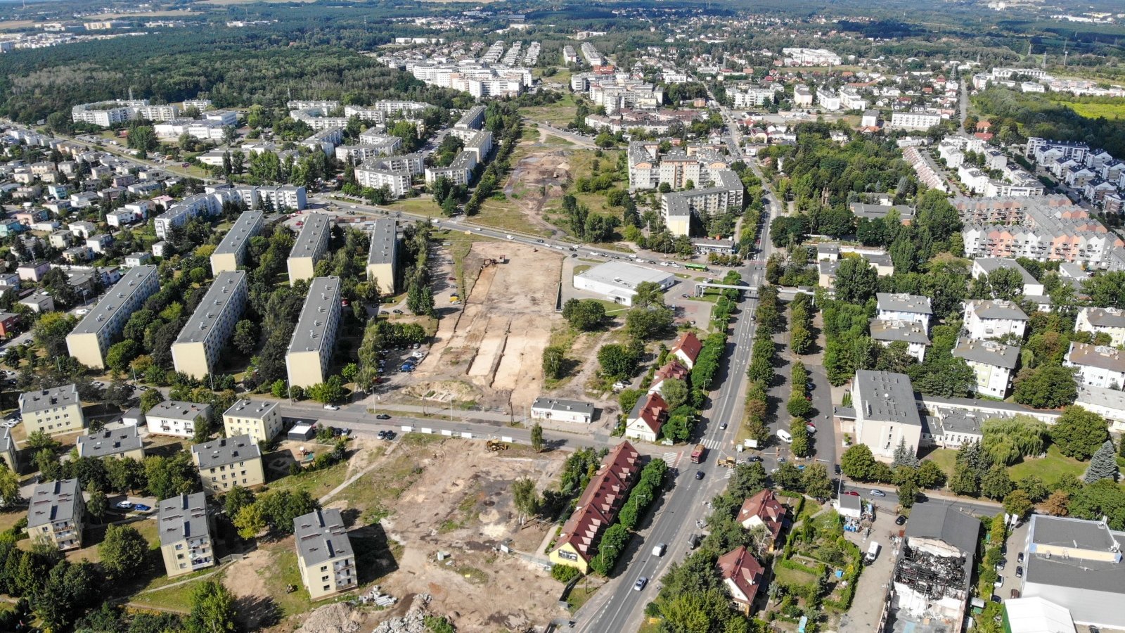 Zdjęcie przedstawia plac budowy trasy tramwajowej na Naramowice widziany z góry