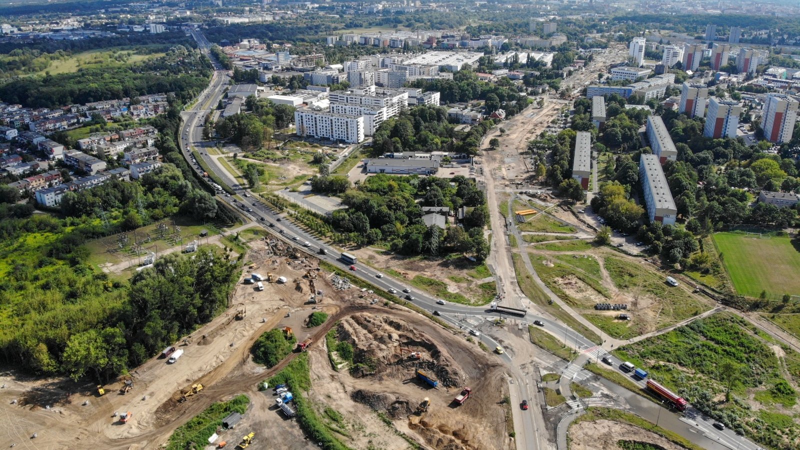 Zdjęcie przedstawia plac budowy trasy tramwajowej na Naramowice widziany z góry