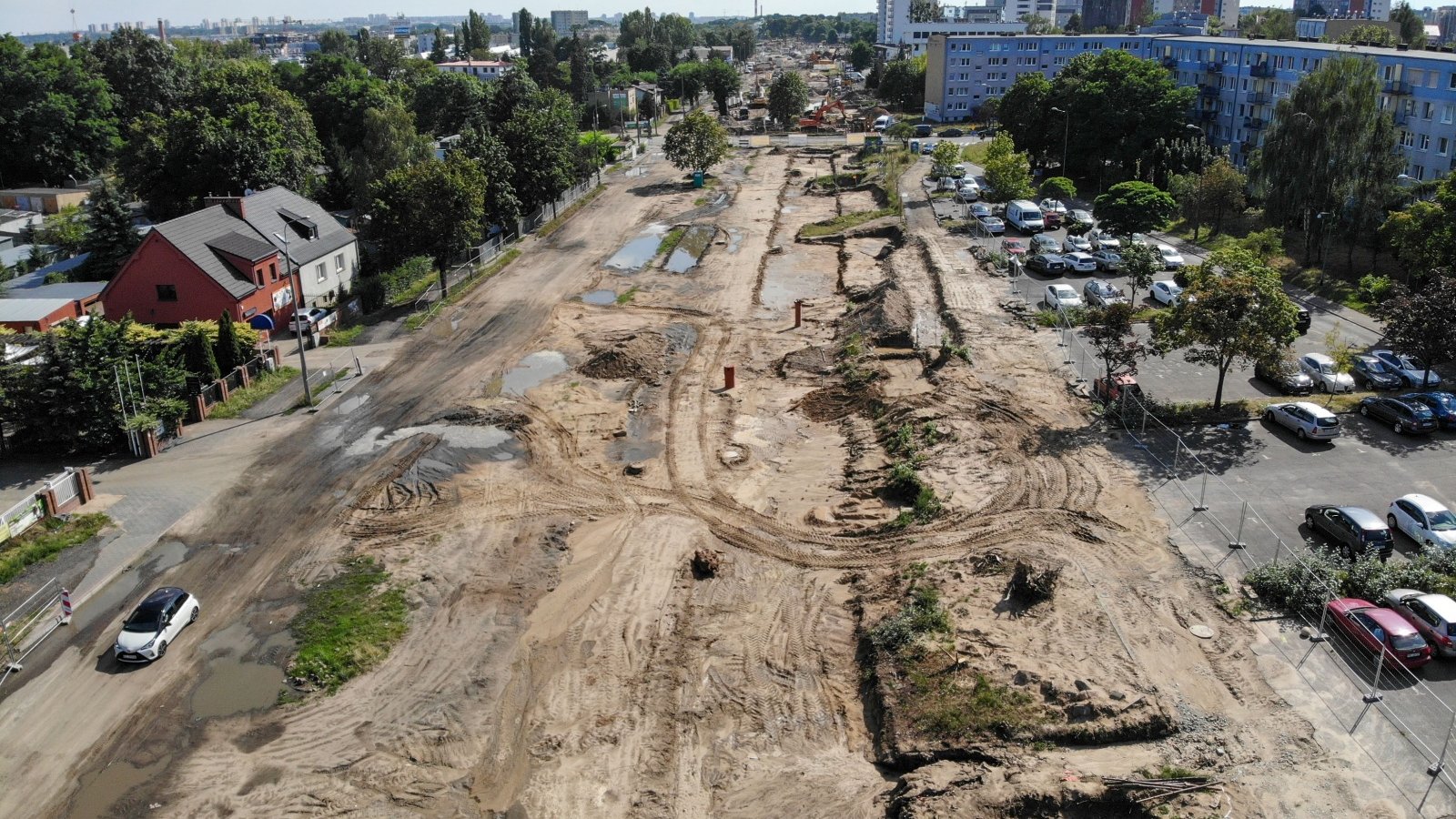 Zdjęcie przedstawia plac budowy trasy tramwajowej na Naramowice widziany z góry