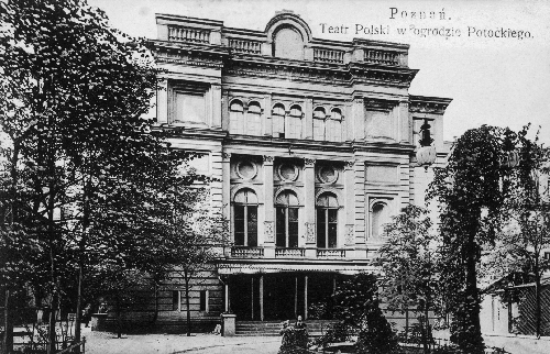 Budynek Teatru Polskiego w ogrodzie Potockiego