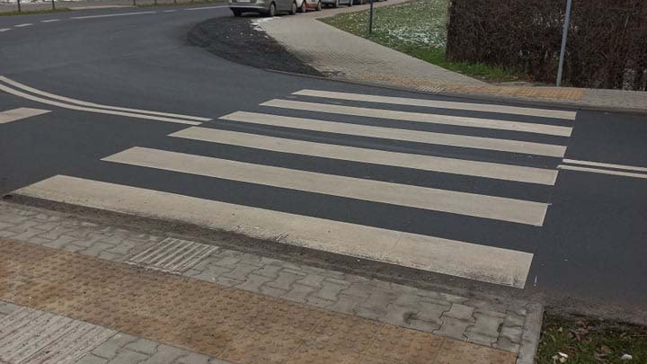 Zebra dla pieszych i rowerzystów na Grunwaldzie.